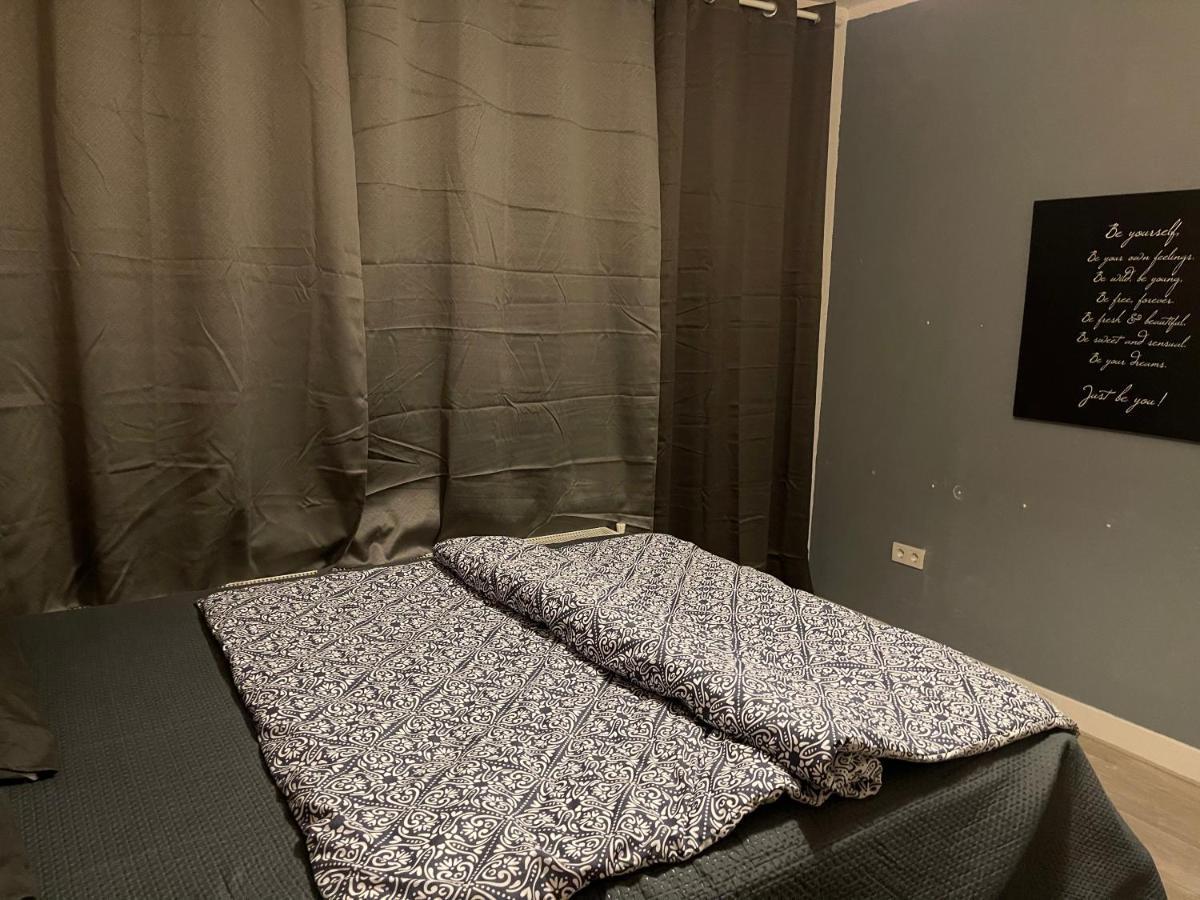 Private Double Bed Room Only With Balcony In Apartment Ρότερνταμ Εξωτερικό φωτογραφία